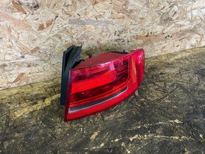 PRAVÉ ZADNÍ SVĚTLO AUDI A4 B8 SEDAN - 2