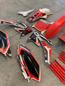 Plasty Honda + sedlo crf 250 2011 - 2