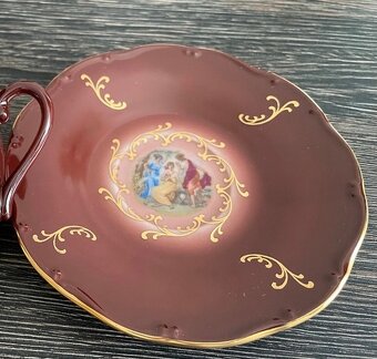 Porcelánový kávový šálek, hnědý hrneček Tři Grácie Slavkov - 2