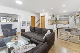 Prodej rodinného domu 212 m2, Ortenova , Pardubice - 2