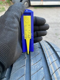 205/55 R17 91V Michelin 4x7mm dot4921 Letní - 2