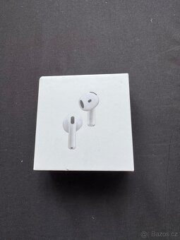 apple airpods 4 s potlacenim hluku - 2