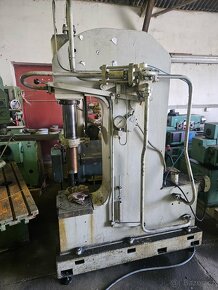 Hydraulický lis CDC 30 v.č. 4-4642 - 2