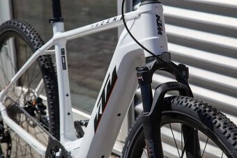 KTM Macina Cross 720, bílá, lepší verze SMART, vel.XL - 2