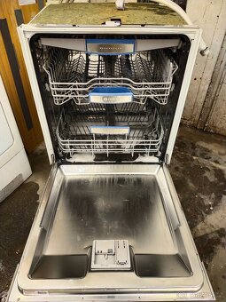 Prodám vestavnou myčku Bosch 60 cm Dovezu - 2