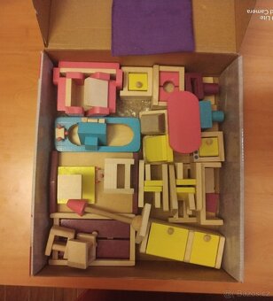 Dřevěný nábytek do domečku pro panenky. - 2