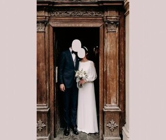 jednoduché a trochu starosvětské svatební šaty s rukávem - 2