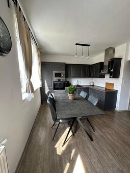 Prodej prostorného bytu 4+kk 72m2 - 2