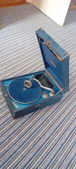 Gramofon na renovaci - 2
