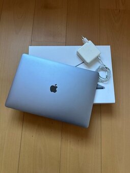 MacBook Pro 15" 6xCore i7 16 RAM 256 ssd - 2