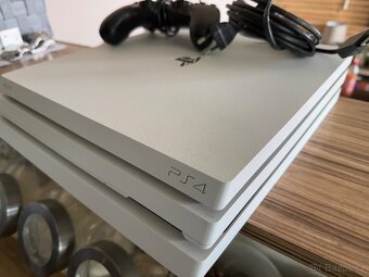 PlayStation 4 1TB + ovladač yenkee univerzál - 2