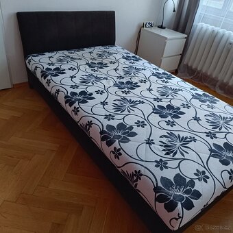 Postel s úložným prostorem. - 2