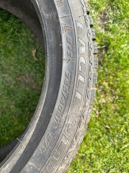 Pneu eagle 245/40 R18 - 2