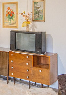 Starý retro televizor Tesla Color 441FS Orava - 2