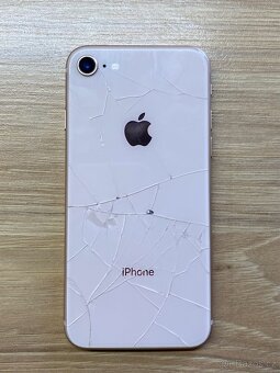 iPhone 8- plně funkční - 2