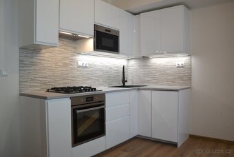 Pronájem bytu 2+1, 70m2 po rekonstrukci, Praha 9 Vysočany - 2