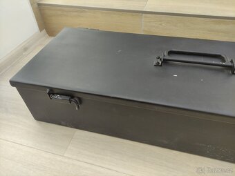 Uzamykatelná bedna např. na zbraně - 2
