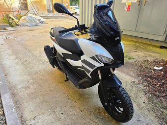 Aprilia SR GT - 2