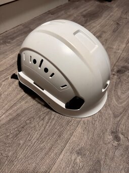 Sportovní helma - 2