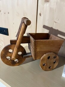 Dřevěný nepoužívaný květináč - 2