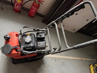 Husqvarna vibrační deska LF100LAT - 2