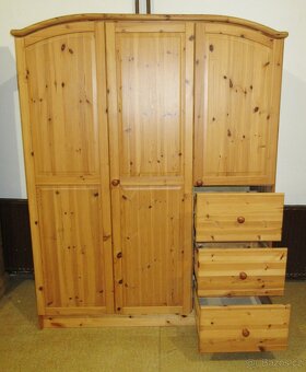Šatní skříň z borovice se šuplíky - celomasiv -Výborný stav - 2