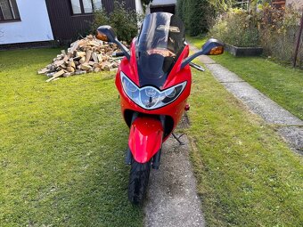 Triumph Sprint ST 1050 - 2