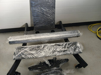 Stojan na televizi. - 2