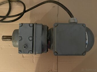 Elektromotor s převodovkou - 2