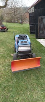 zahradní traktor MTD - 2