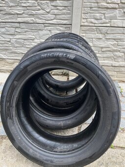 Michelin 225/50 R18 - 2