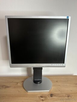 LCD Monitor 19" Philips HNB9190T - 2