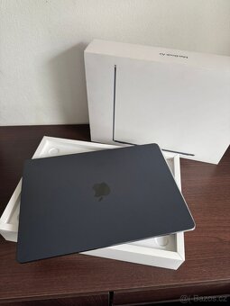 MacBook Air 15" M4 (2025) 16GB/256GB černý - NOVÝ - 2