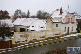 Bývalá usedlost s dvěma RD, stodolou, autodílnou a garáží - 2