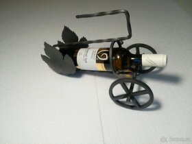 Kovaný stojan na víno - 2