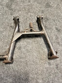 Stojan centrální Yamaha XS - 2