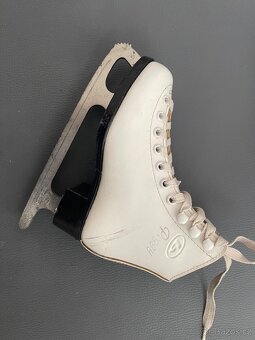 Dětské brusle - dívčí, velikost 28 - 2