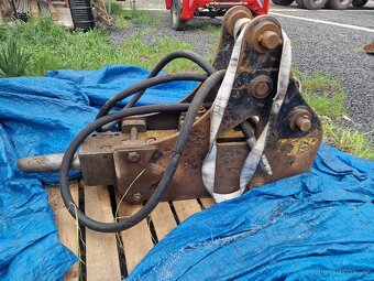Prodám bourací kladivo na JCB - 2