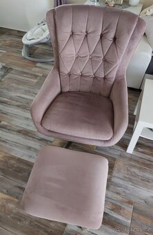 Luxusní, relaxační, otočné křeslo s taburetem. - 2