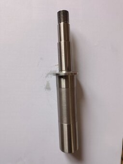 Hřídel vodní pumpy pro traktor Škoda 30 - 2