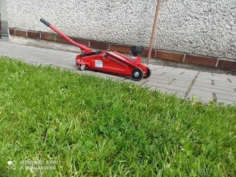 Hydraulicky zvedak 2t + gumova podlozka - 2
