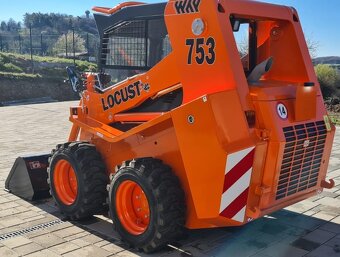 Smykom riadený nakladač Locust 753 - 2