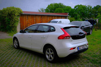 Prodám Volvo V40 D2 Kinetic, model 2018 - 2