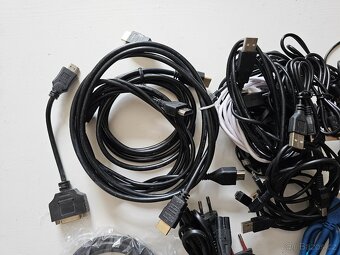 PRODÁM SADU 53KS KABELŮ, REDUKCÍ + BEZDRÁT. NABÍJEČKA - 2