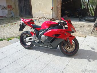 Honda CBR 1000RR Fireblade - 2