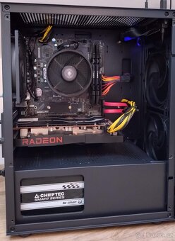 Herní PC s Ryzen 3600, RX 6600XT a 23" 1080p monitorem - 2