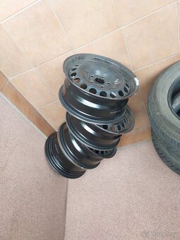 Pneu s disky 215/65/R16 M+S z Tiguana - 2