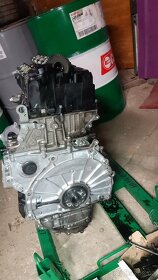 Motor BMW 2.0D B47C20B poškozený - 2
