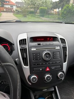 Prodám osobní automobil KIA CEED 1.4 Benzin 66kW - 2