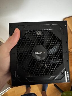 Zdroj GIGABYTE UD750GM - 2